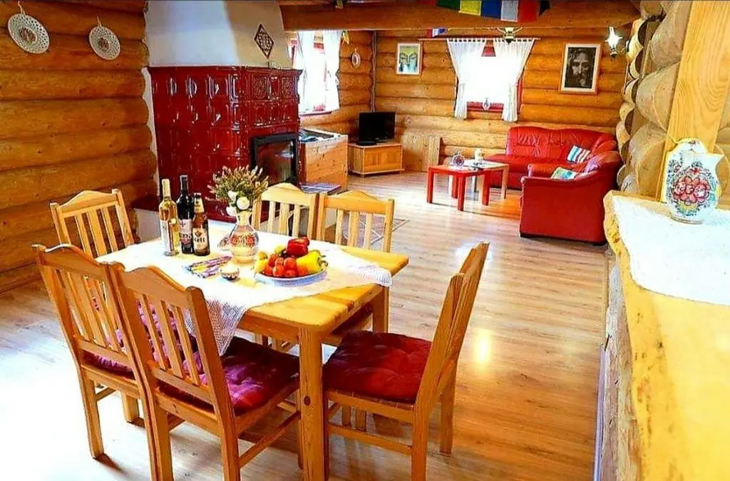 Jedálenská a spoločenská časť